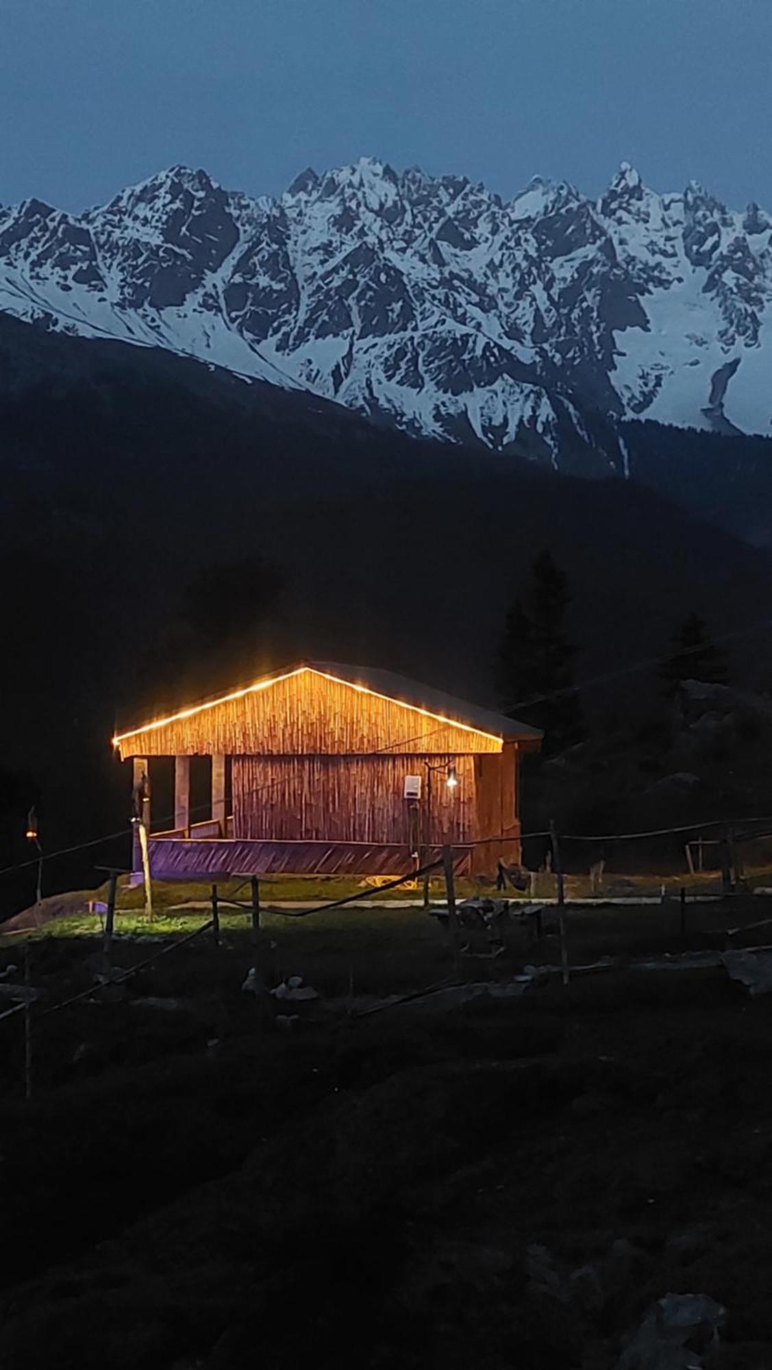 Khana Badosh Resort Kalam Exteriör bild